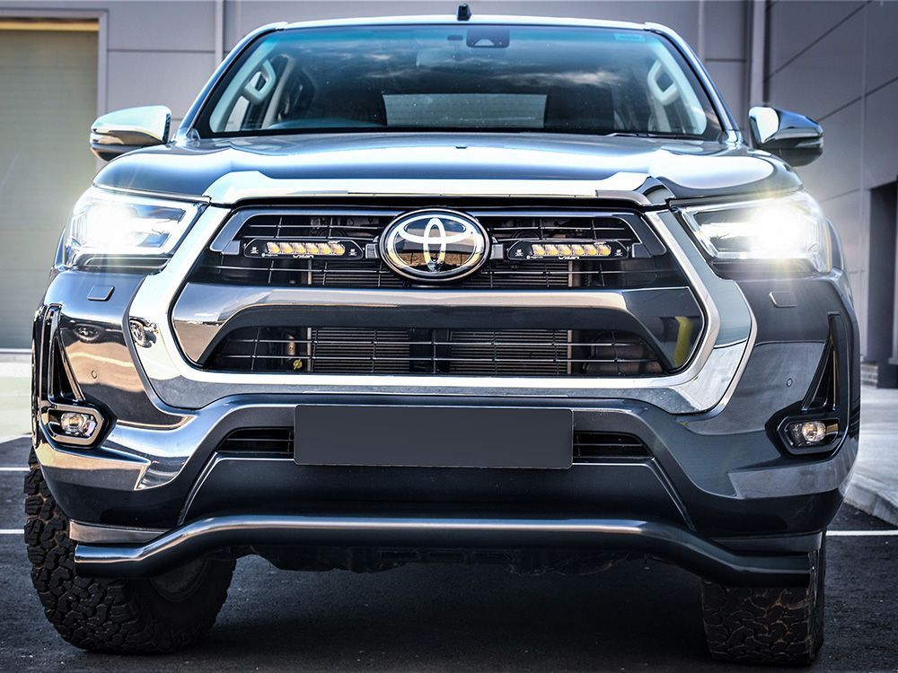 Toyota Hilux (2021+) Grille Kit - Linear-6