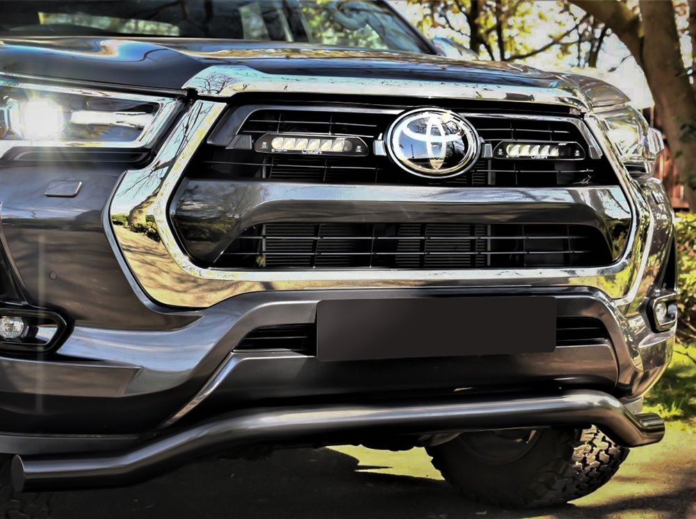 Toyota Hilux (2021+) Grille Kit - Linear-6